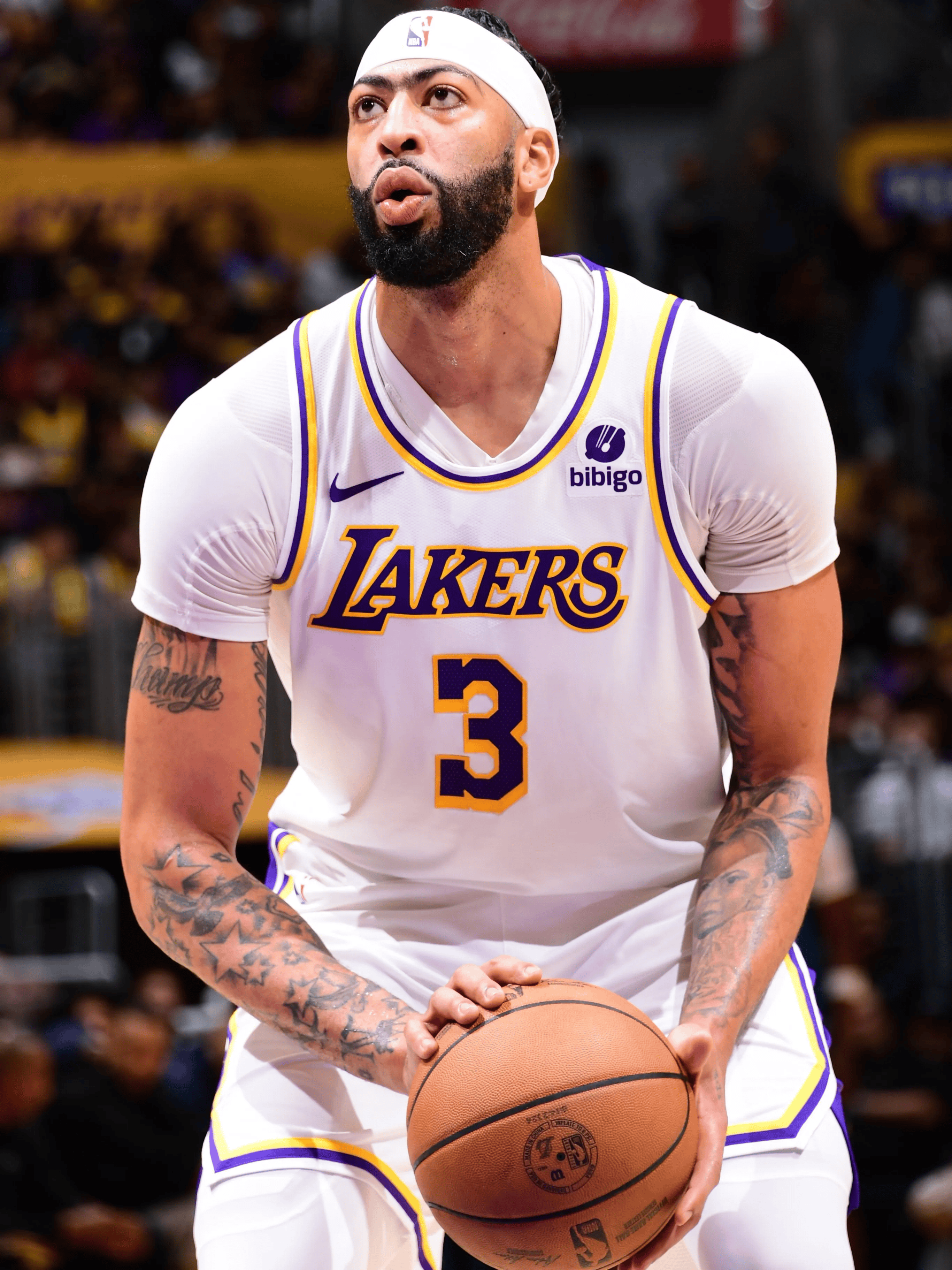 九游最新版本 浓眉哥迎来七赛季出色发挥，老鹰观众热烈欢呼！