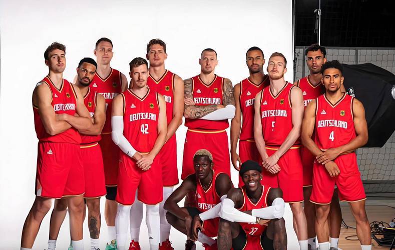 九游app下载密尔沃基雄鹿状态回暖备战CBA季后赛巴塞罗那围绕NBA总决赛回应争议，国际比赛日迈阿密热火备战NBA季后赛瞬间刷屏的简单介绍